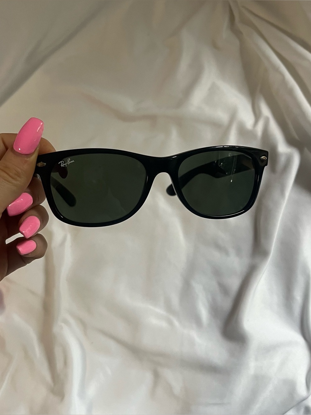 Black Ray Ban Sunglasses RB4391D